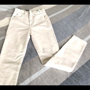 2/$18 NWT New Gap White Highrise Skinny Jean